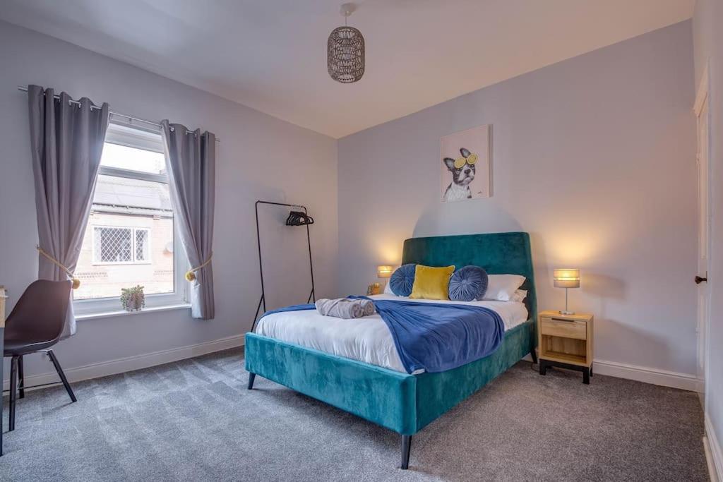 Glasswing Stays Liquorice Lodge Castleford Exterior photo