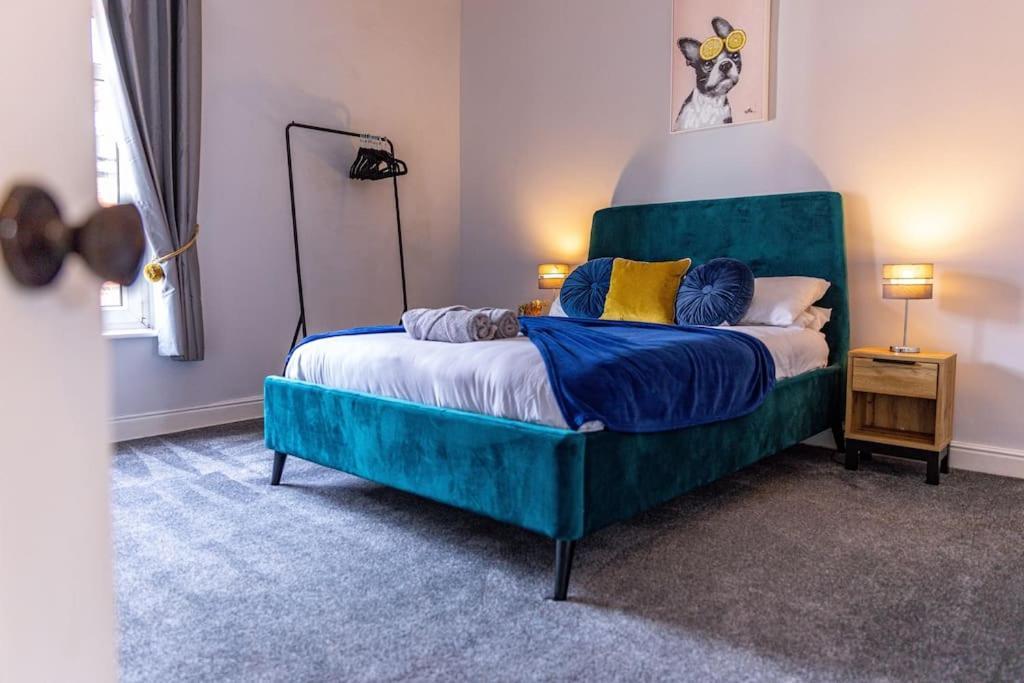 Glasswing Stays Liquorice Lodge Castleford Exterior photo