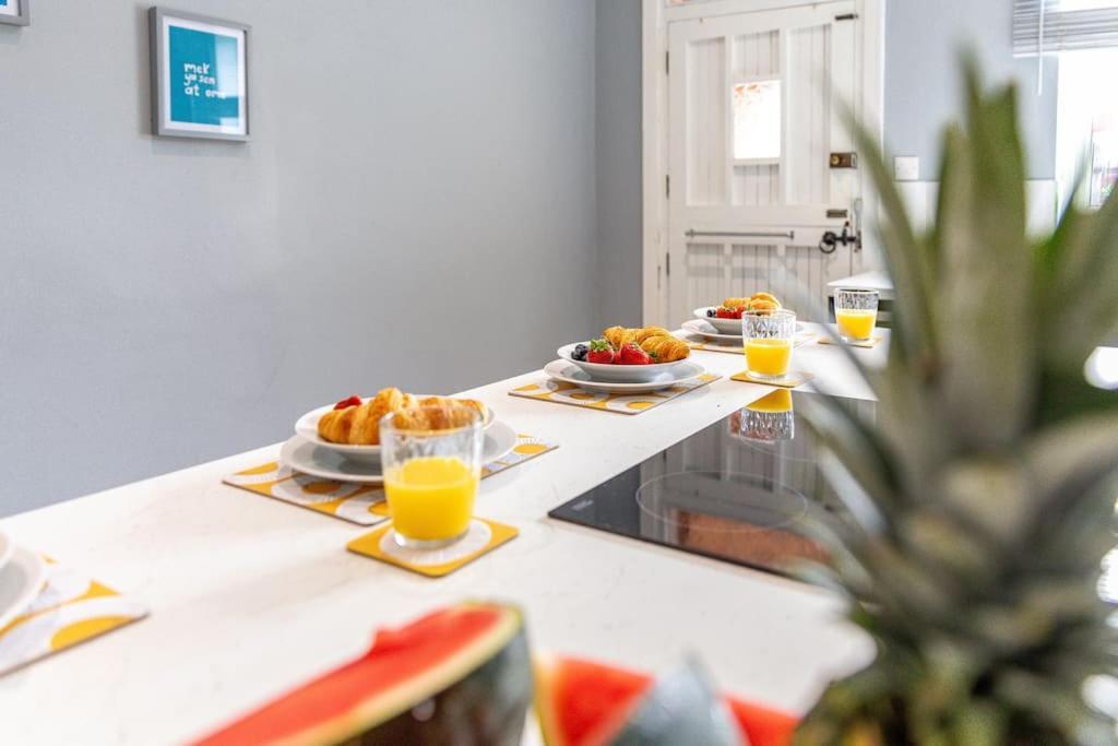 Glasswing Stays Liquorice Lodge Castleford Exterior photo