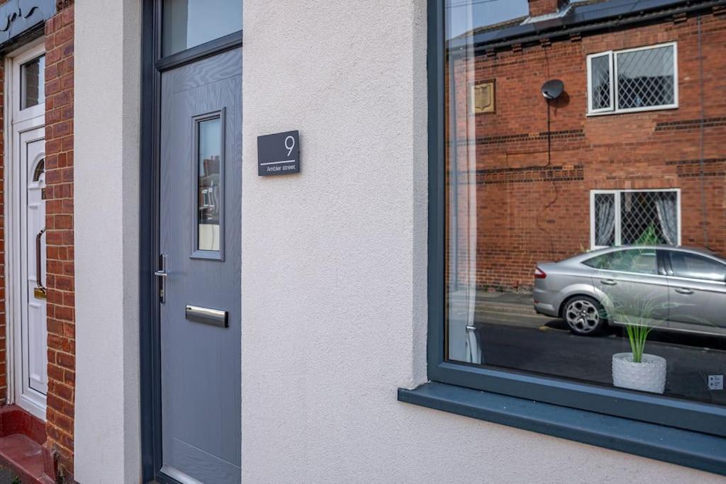 Glasswing Stays Liquorice Lodge Castleford Exterior photo