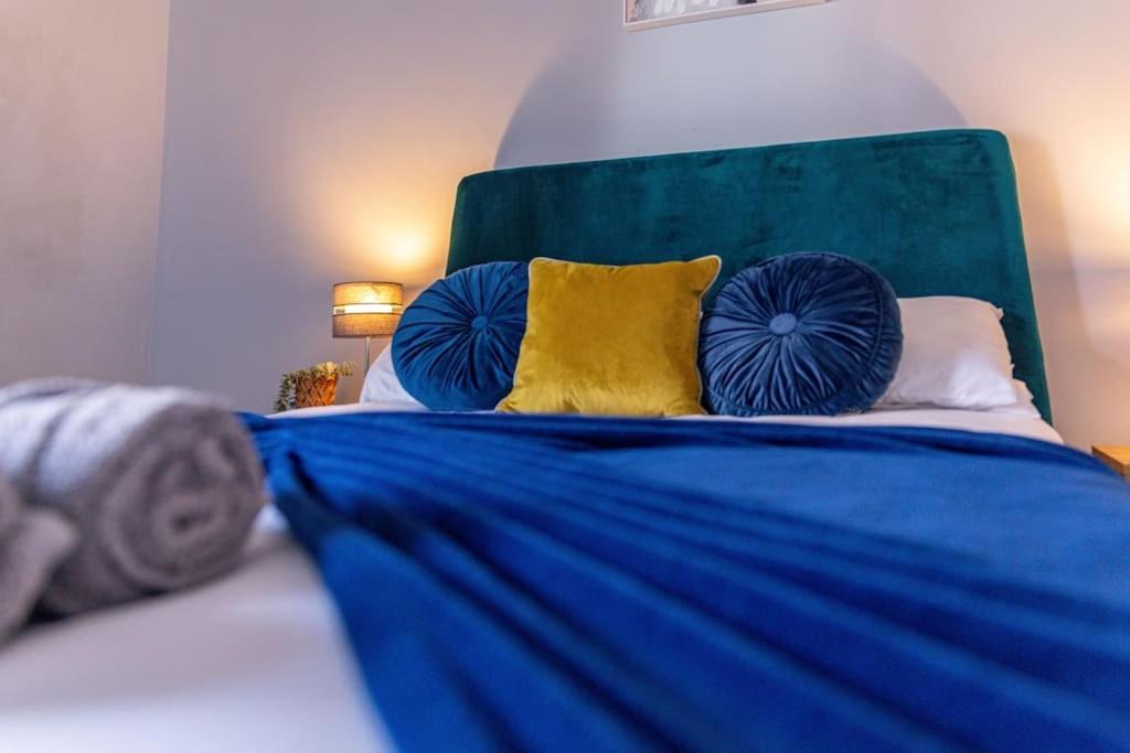 Glasswing Stays Liquorice Lodge Castleford Exterior photo