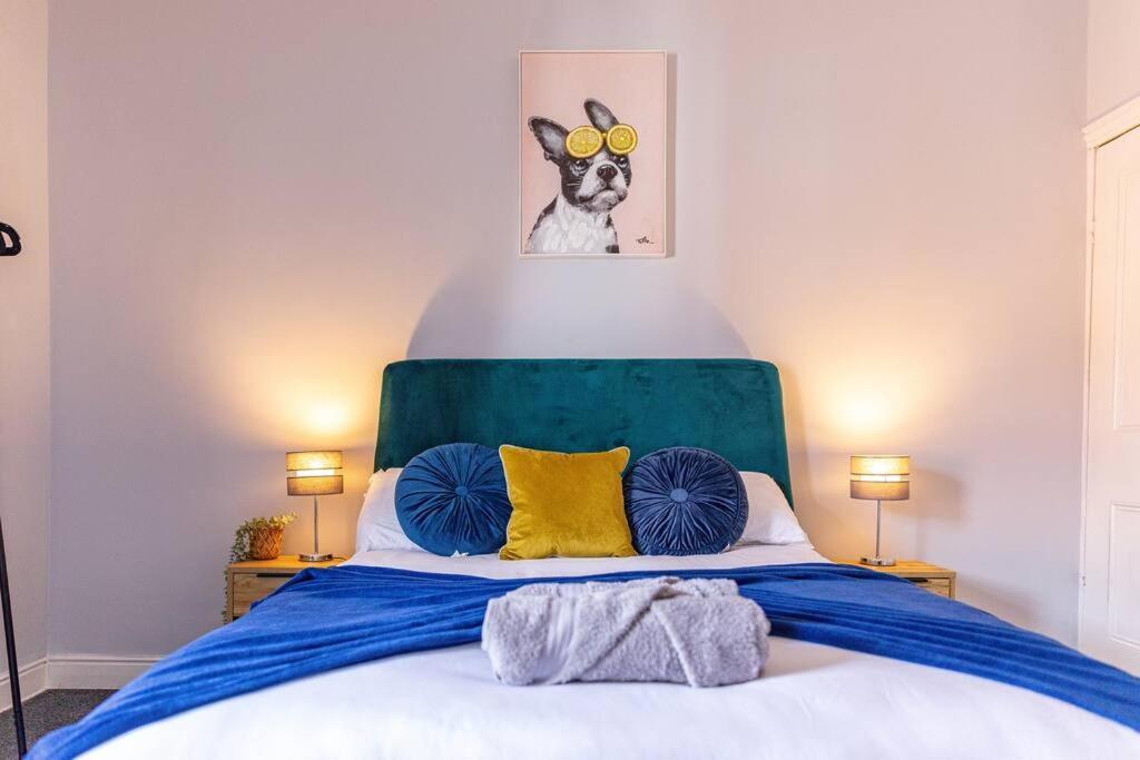 Glasswing Stays Liquorice Lodge Castleford Exterior photo