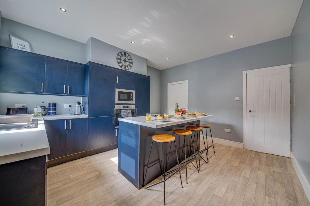 Glasswing Stays Liquorice Lodge Castleford Exterior photo