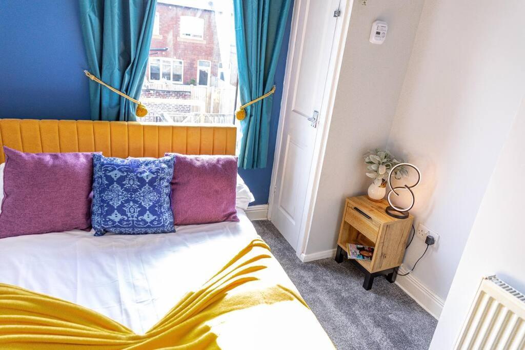Glasswing Stays Liquorice Lodge Castleford Exterior photo