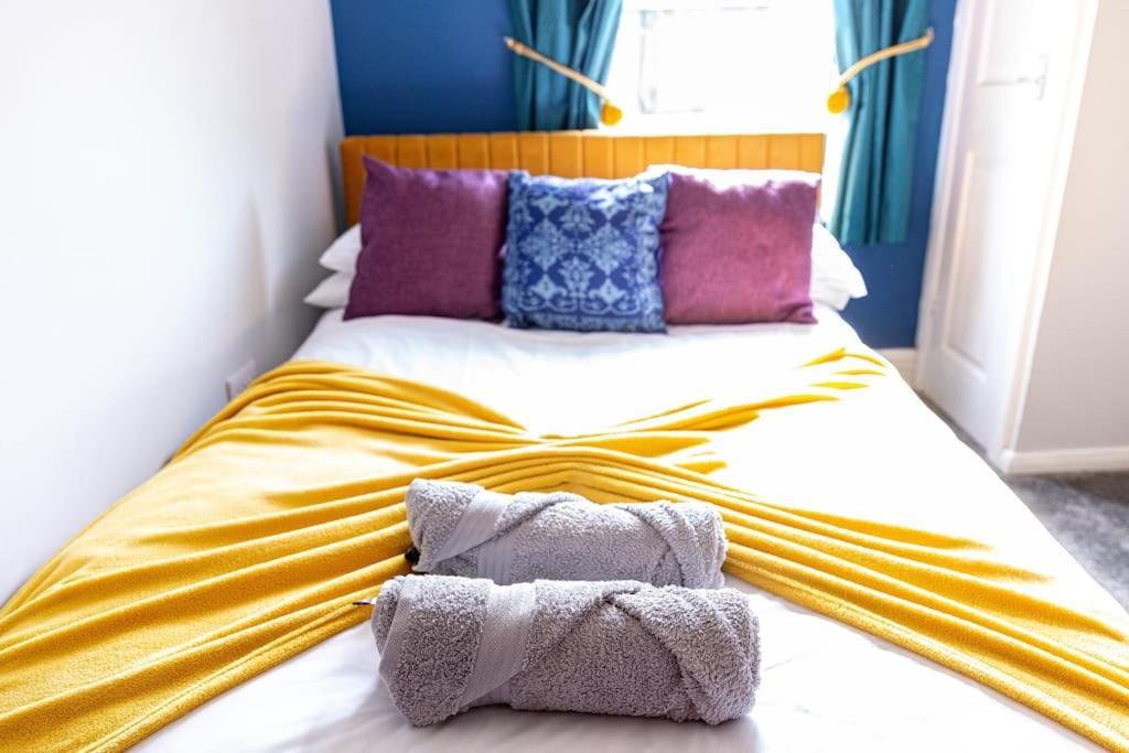 Glasswing Stays Liquorice Lodge Castleford Exterior photo